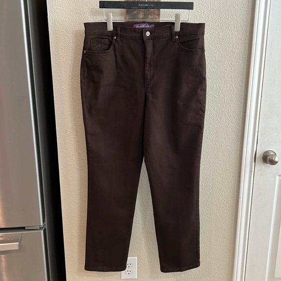 Gloria Vanderbilt Women's Amanda Classic Tapered Jean - Picture 4 of 12